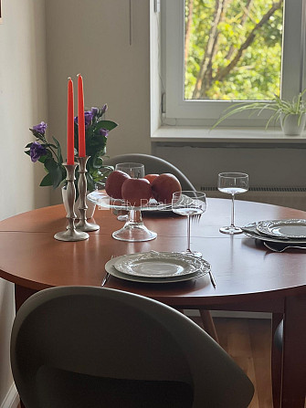 Fasādes māja, renovēta māja, restaurēta māja, vieta automašīnai, ieeja no ielas, studio Rīga - foto 1