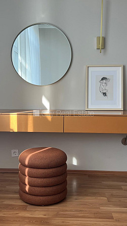 Fasādes māja, renovēta māja, restaurēta māja, vieta automašīnai, ieeja no ielas, studio Rīga - foto 17