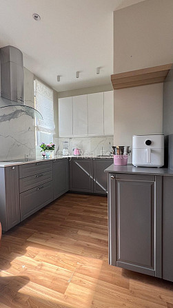 Fasādes māja, renovēta māja, restaurēta māja, vieta automašīnai, ieeja no ielas, studio Rīga - foto 6