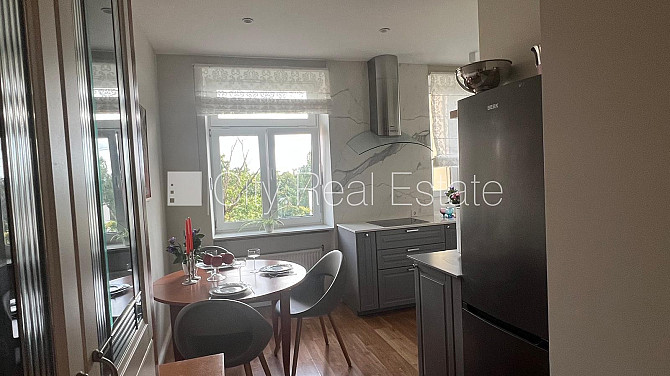 Fasādes māja, renovēta māja, restaurēta māja, vieta automašīnai, ieeja no ielas, studio Rīga - foto 3