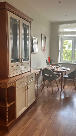 Fasādes māja, renovēta māja, restaurēta māja, vieta automašīnai, ieeja no ielas, studio Rīga - foto 4