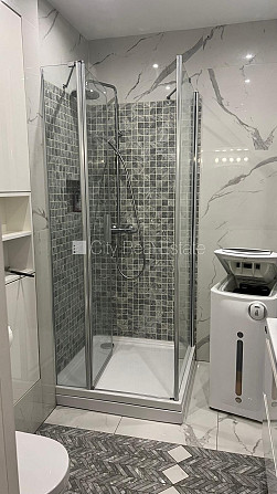 Fasādes māja, renovēta māja, restaurēta māja, vieta automašīnai, ieeja no ielas, studio Rīga - foto 18