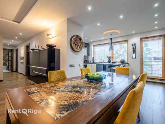 Bright and cozy 4-room apartment in residential project in the city center.  Great and quiet locatio Rīga