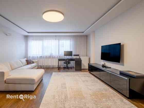 Bright and cozy 4-room apartment in residential project in the city center.  Great and quiet locatio Rīga