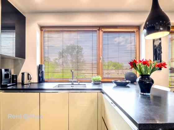 Bright and cozy 4-room apartment in residential project in the city center.  Great and quiet locatio Rīga