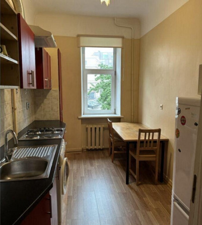 Tiek izīrēts gaišs un plašs četru istabu dzīvoklis pašā Rīgas centrā !  Dzīvoklis Rīga - foto 1