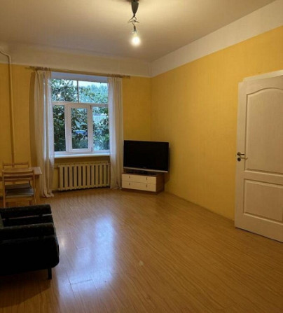 Tiek izīrēts gaišs un plašs četru istabu dzīvoklis pašā Rīgas centrā !  Dzīvoklis Rīga - foto 3