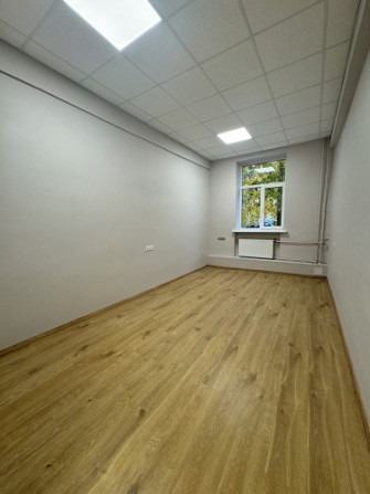 Iznomā telpas ar izlietni Šmerlī, "Rīgas kinostudija" ēkā, 1. stāvā. Platība sastāv no vienas telpas Рига - изображение 1