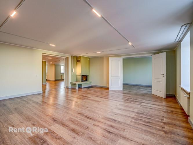 Five-room apartment in the Quiet Centre, located in a renovated building at 3 Pumpura Street.  The a Рига - изображение 12