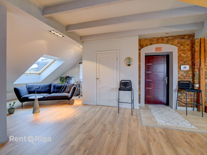 Plašs Mansarda dzīvoklis ar augstiem griestiem, plašu terasi un skatu uz Rīgas jumtiem. Rīga - foto 6