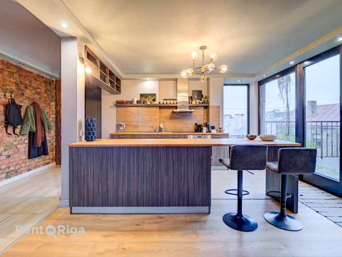 Plašs Mansarda dzīvoklis ar augstiem griestiem, plašu terasi un skatu uz Rīgas jumtiem. Rīga - foto 7