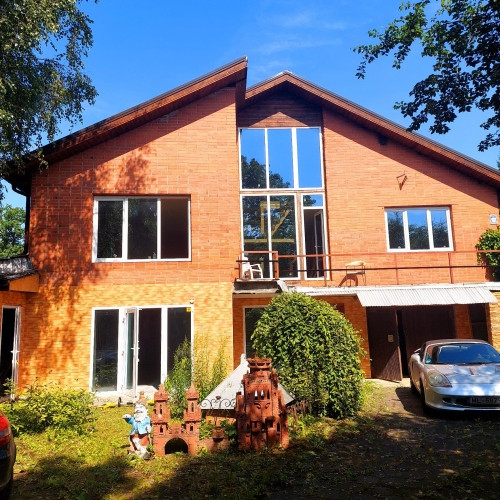 Продаётся трёхэтажный жилой дом в Огре с отличными возможностями для Огре и Огрский край - изображение 1