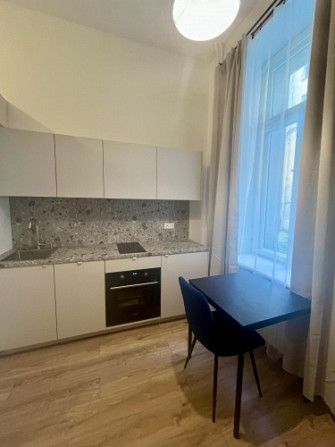 Ilgtermiņa īrei pieejams mūsdienīgs un līdz detaļām pārdomāts studio tipa dzīvoklis Rīga - foto 3