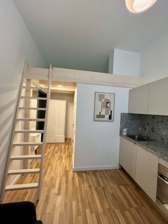 Ilgtermiņa īrei pieejams mūsdienīgs un līdz detaļām pārdomāts studio tipa dzīvoklis Rīga - foto 1