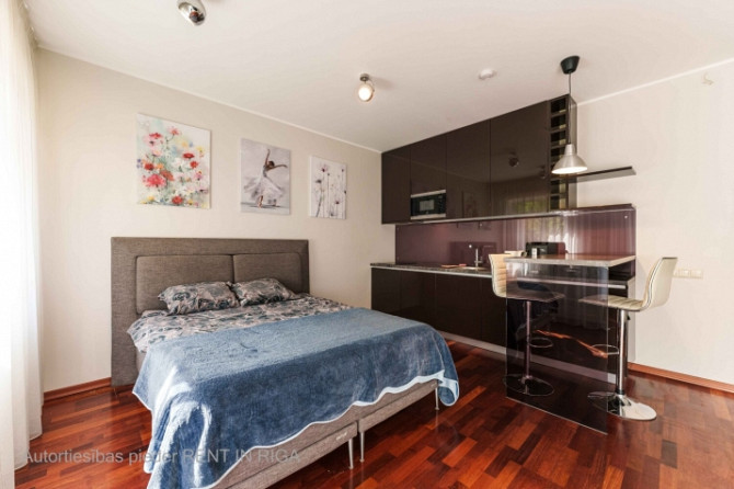 Plašs Studio dzīvoklis Jaunajā projektā Ķīpsalā.  Dzīvoklis ietver dzīvojamo istabu, kas Rīga - foto 5