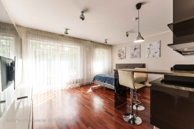 Plašs Studio dzīvoklis Jaunajā projektā Ķīpsalā.  Dzīvoklis ietver dzīvojamo istabu, kas Rīga - foto 1