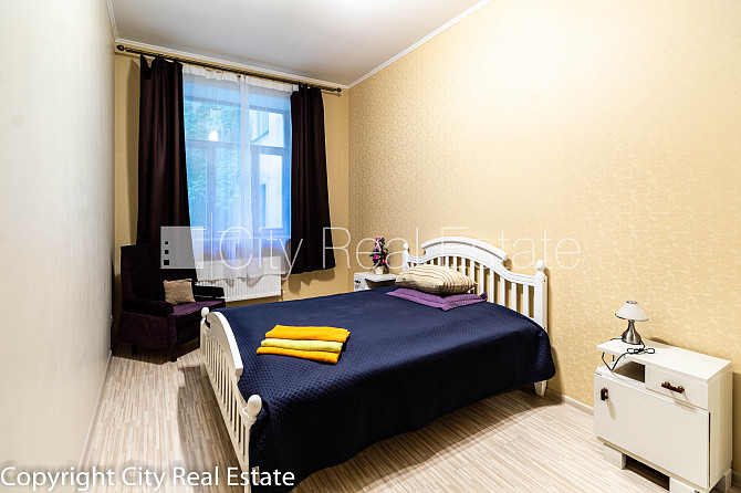 Здание во дворе, благоустроенный озеленённый двор, вход со двора, во дворе Рига - изображение 10