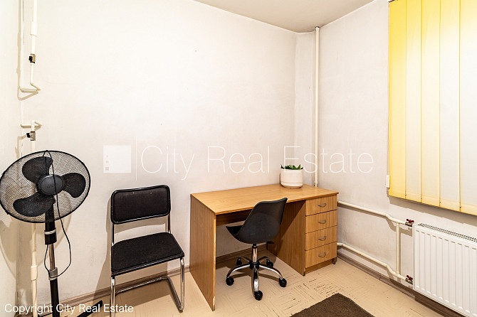 Фасадный дом, реновированный дом, вход с улицы, окна выходят в обе стороны дома, Рига - изображение 9