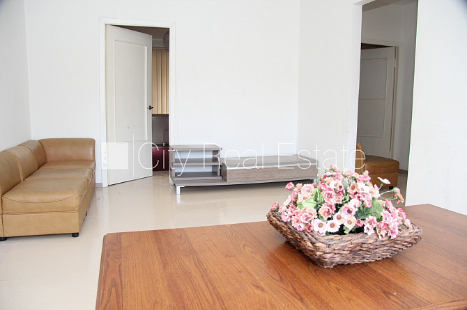 Фасадный дом, реновированный дом, вход с улицы, окна выходят в обе стороны дома, Рига - изображение 12