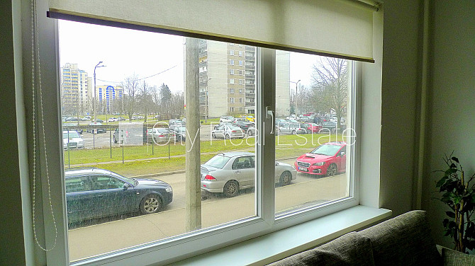 Фасадный дом, реновированный дом, вход с улицы, окна выходят в обе стороны дома, Рига - изображение 4