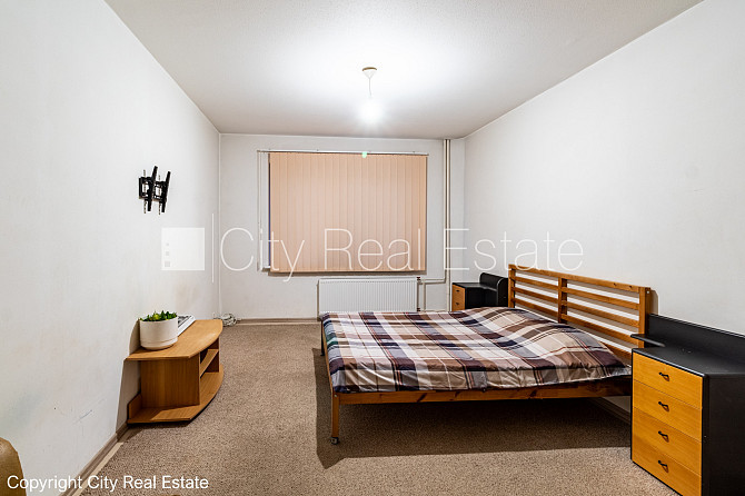 Фасадный дом, реновированный дом, вход с улицы, окна выходят в обе стороны дома, Рига - изображение 5