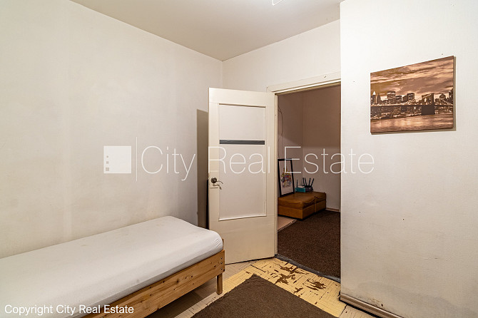 Фасадный дом, реновированный дом, вход с улицы, окна выходят в обе стороны дома, Рига - изображение 10