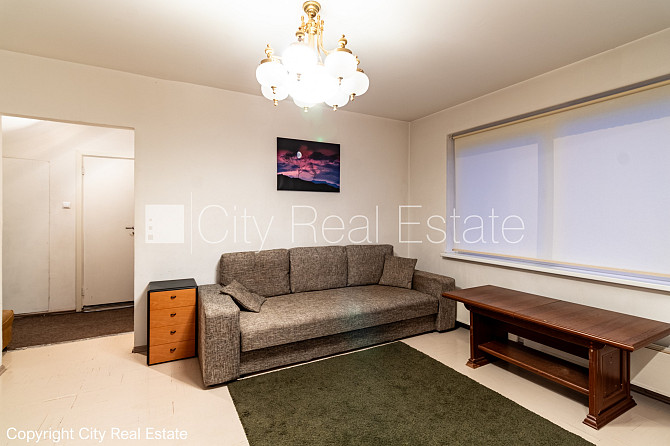 Фасадный дом, реновированный дом, вход с улицы, окна выходят в обе стороны дома, Рига - изображение 3