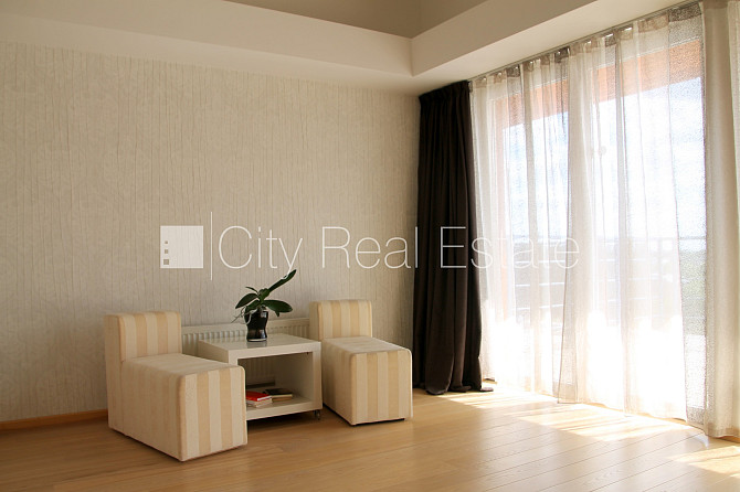 Здание во дворе, реновированный дом, закрытый двор, вход с улицы и со двора, Рига - изображение 11