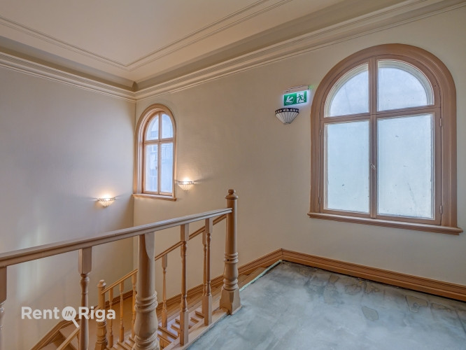 Сдаются помещения в историческом здании на улице Элизабетес, напротив парка Рига - изображение 4