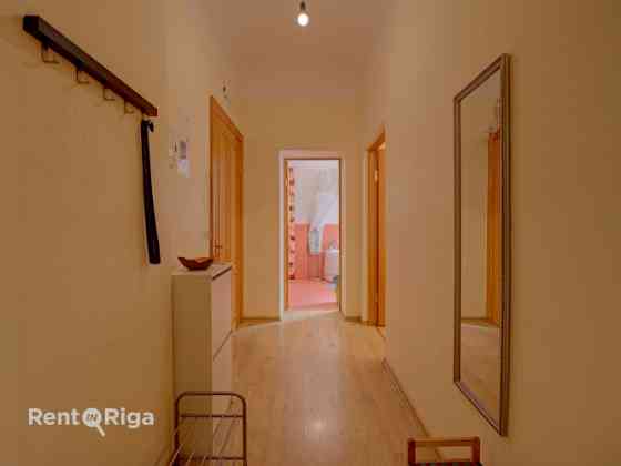 Izīrē plašu 4 istabu dzīvokli Rīgas centrā!  Dzīvokļa plānojums ir ērts un funkcionāls  tajā ir 3 iz Рига