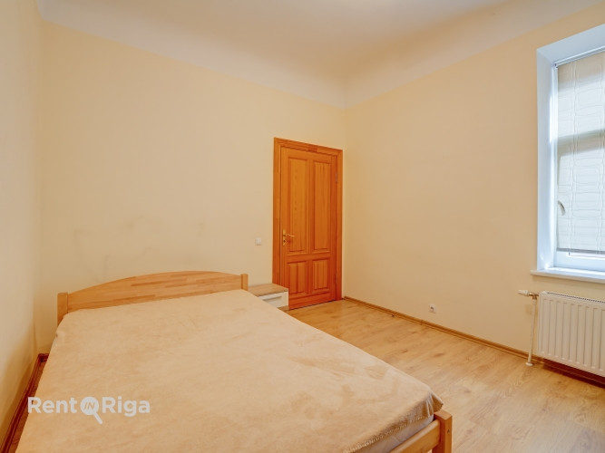 Izīrē plašu 4 istabu dzīvokli Rīgas centrā!  Dzīvokļa plānojums ir ērts un funkcionāls  tajā ir 3 iz Рига - изображение 6