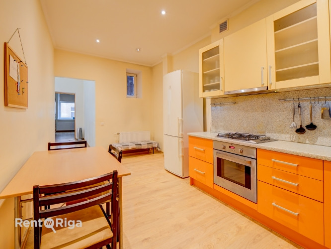 Izīrē plašu 4 istabu dzīvokli Rīgas centrā!  Dzīvokļa plānojums ir ērts un funkcionāls  tajā ir 3 iz Рига - изображение 8