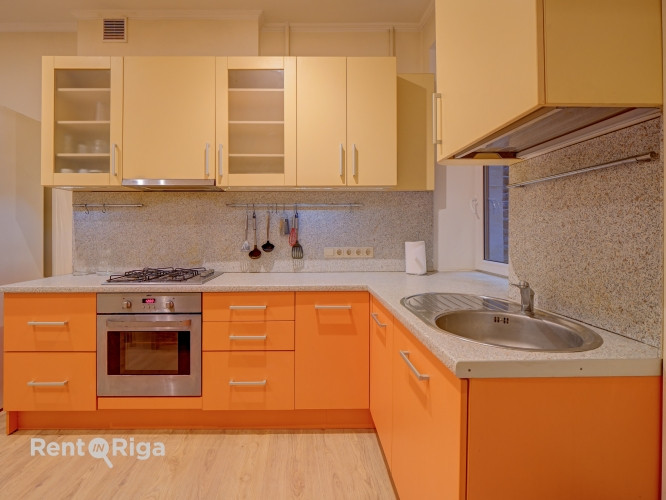 Izīrē plašu 4 istabu dzīvokli Rīgas centrā!  Dzīvokļa plānojums ir ērts un funkcionāls  tajā ir 3 iz Рига - изображение 2