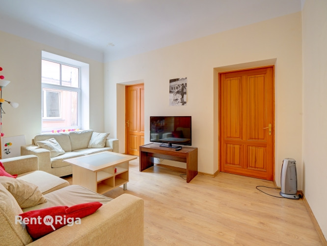 Izīrē plašu 4 istabu dzīvokli Rīgas centrā!  Dzīvokļa plānojums ir ērts un funkcionāls  tajā ir 3 iz Рига - изображение 9