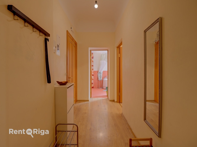 Izīrē plašu 4 istabu dzīvokli Rīgas centrā!  Dzīvokļa plānojums ir ērts un funkcionāls  tajā ir 3 iz Рига - изображение 3