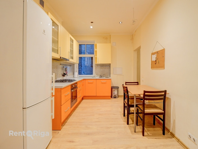 Izīrē plašu 4 istabu dzīvokli Rīgas centrā!  Dzīvokļa plānojums ir ērts un funkcionāls  tajā ir 3 iz Рига - изображение 1