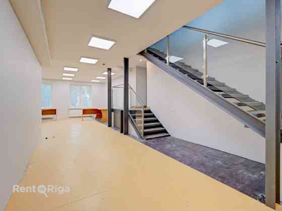 Новый автономный офис в Тихом центре  в двух уровнях, с отдельным входом. Рига