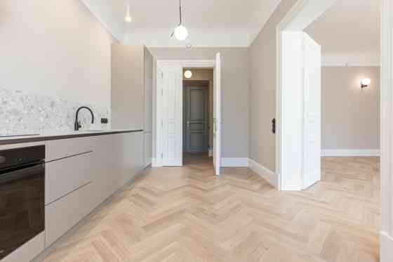 Эксклюзивная полностью реставрированная квартира у Верманского сада  Доступна с Рига