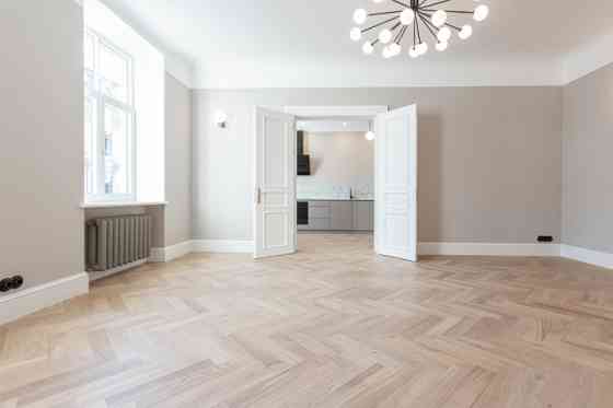 Эксклюзивная полностью реставрированная квартира у Верманского сада  Доступна с Рига