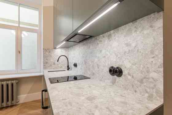 Эксклюзивная полностью обновлённая студия у Верманского сада  Квартира (4 этаж): - Рига