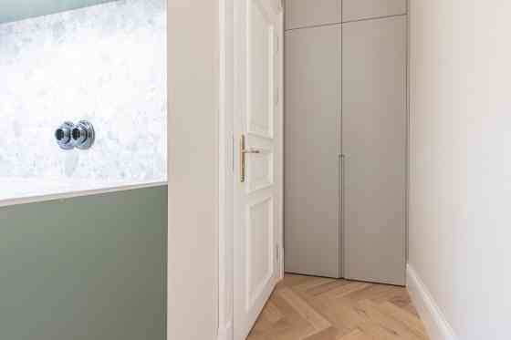 Эксклюзивная полностью обновлённая студия у Верманского сада  Квартира (4 этаж): - Рига