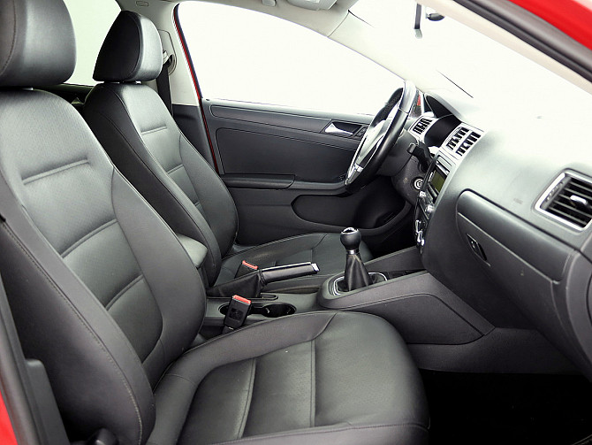 Volkswagen Jetta Highline 2.5 125kW Tallina - foto 6