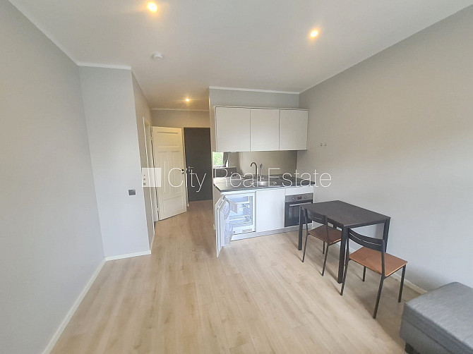 Фасадный дом, реновированный дом, закрытый двор, вход с улицы и со двора, Рига - изображение 3