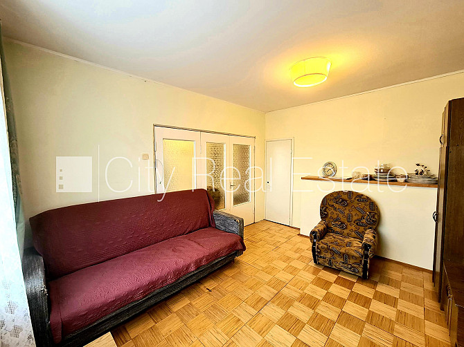 Labiekārtota apzaļumota teritorija, ir lifts, lodžija 6 m2, istaba izolēta, virtuve, halle, Rīga - foto 14