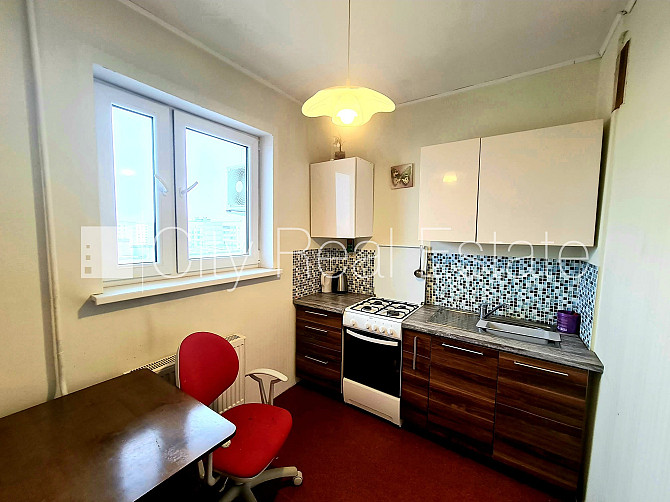 Labiekārtota apzaļumota teritorija, ir lifts, lodžija 6 m2, istaba izolēta, virtuve, halle, Rīga - foto 17