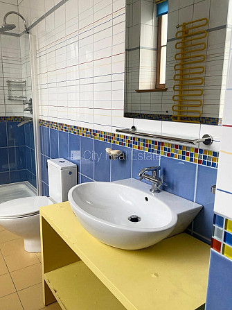 Фасадный дом, реновированный дом, благоустроенная озеленённая территория, вход с Рига - изображение 15