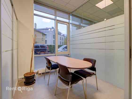 Сдается в аренду офисное помещение на пересечении улиц Мuitas и Citadeles, на 1-м этаже, с Rīga