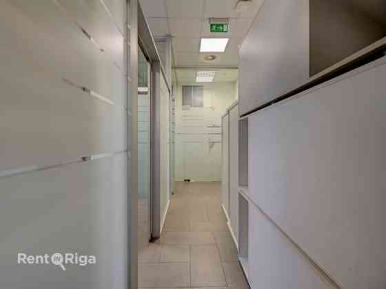 Сдается в аренду офисное помещение на пересечении улиц Мuitas и Citadeles, на 1-м этаже, с Rīga