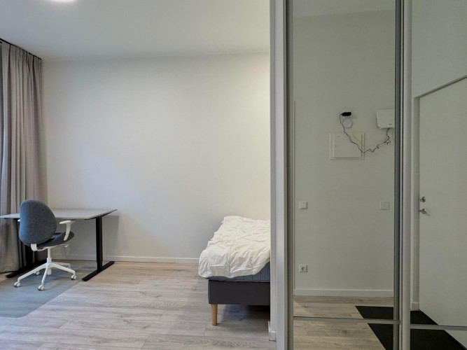 Mēbelēts Studio dzīvoklis Klusajā Centrā ar augstiem griestiem.  Tas atrodās restaurētā Rīga - foto 9