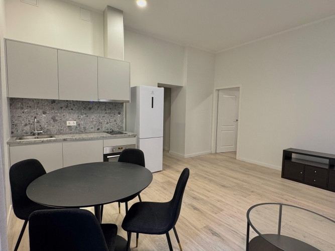 Mеблированная 2-комнатная квартира в Тихом центре Риги.  Квартира с высокими Рига - изображение 4